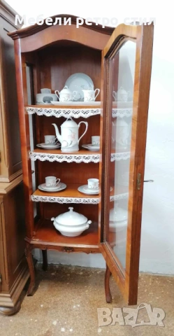 Невероятно красива барокова витрина с остъклена вратичка и елегантно извити крака. , снимка 3 - Секции и витрини - 53380713