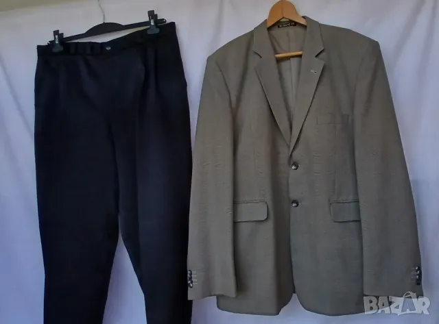 Мъжко екстравагантно сако сиво и черен панталон.