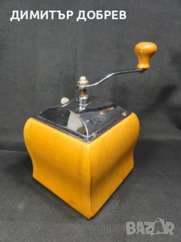 СТАРА РЕТРО ДЪРВЕНА МЕЛНИЦА ЗА КАФЕ РЪЧНА КАФЕМЕЛАЧКА DE VE HOLLAND, снимка 7 - Антикварни и старинни предмети - 51163843