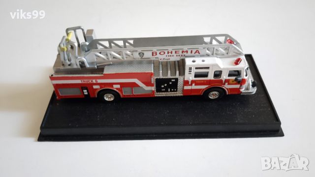 Пожарна 2005 Quint Pierce Fire Truck Amercom 1:87, снимка 3 - Колекции - 46532031