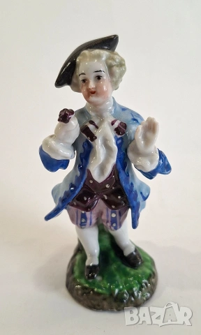 Порцеланова фигурка на кавалер в стил рококо