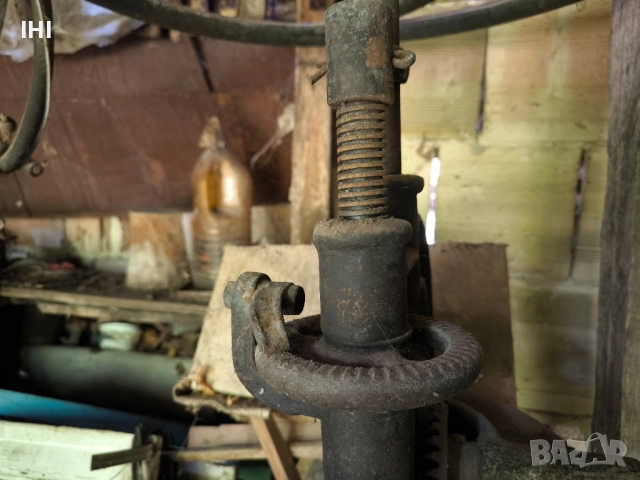 Стара ръчна настолна бормашина в много добро състояние., снимка 3 - Бормашини - 52336444