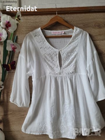 Бяла блуза с бродерии памучна материя , снимка 1 - Тениски - 45717943
