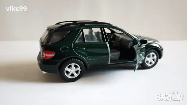 Mercedes Benz ML Class Kinsmart - Мащаб 1:36, снимка 4 - Колекции - 48102322