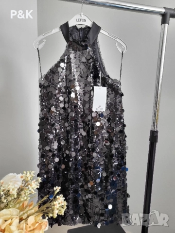 Черна рокля с обемни пайети 