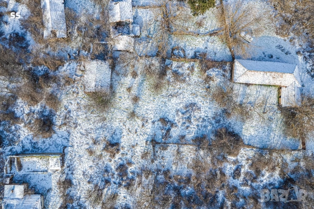 Продавам голям парцел 2.4 дка с масивни стопански сгради в с. Сушица, снимка 5 - Парцели - 53463102