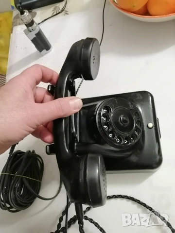 Ретро, бакелитов телефон от '50 години, снимка 4 - Антикварни и старинни предмети - 53500615