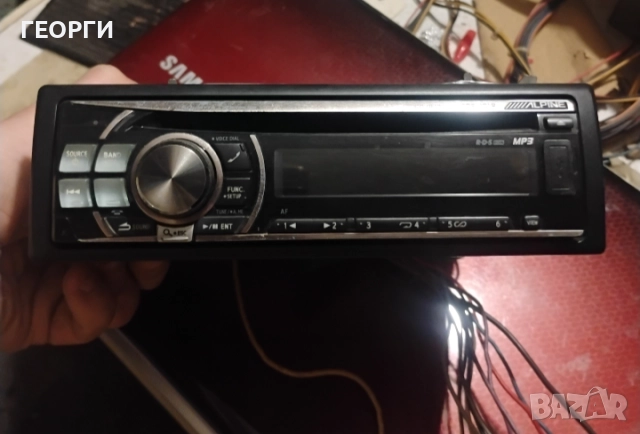 Alpine CDE-101R в Добро състояние с евробукси. Авторадио. ИЗГОДНО