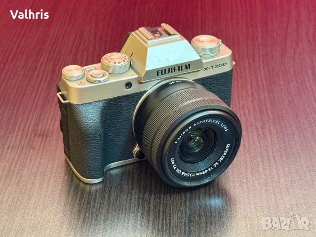 Безогледален фотоапарат Fujifilm X-T200 и обектив XC 15-45mm, снимка 1