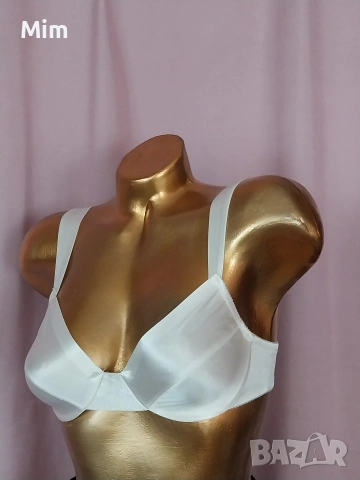 Triumph 80 A Сатенен бял сутиен , снимка 3 - Бельо - 54211077