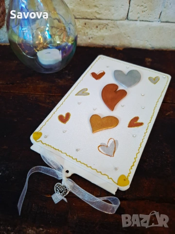 Дървена картичка за пари "Сърца"