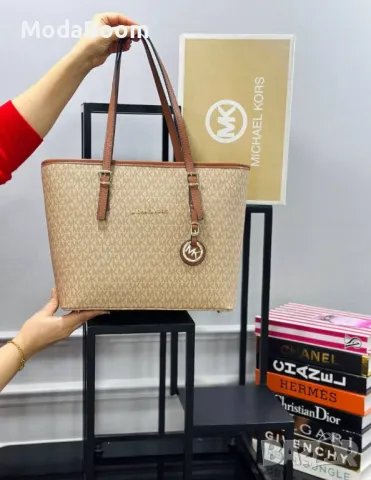 Michael Kors дамски чанти Различни цветове , снимка 2 - Чанти - 48885615