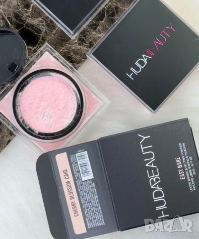 Huda beauty пудра 🌸, снимка 2 - Козметика за лице - 52716339
