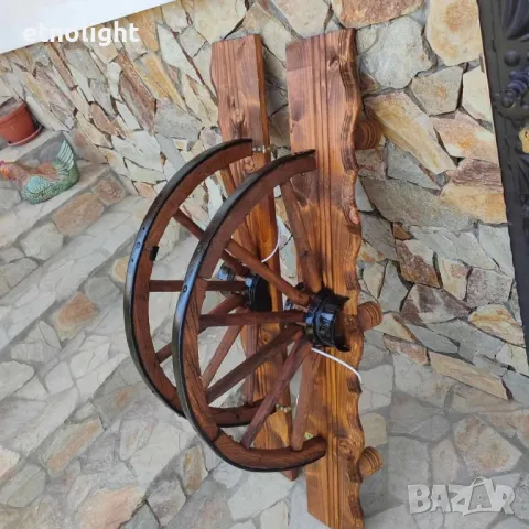 Рафт лампи с автентични реставрирани колела от каруца с ръчно изработени дървени чашки , снимка 11 - Лампи за стена - 49968895