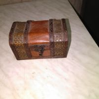 Дървена кутия ковчеже със сатварачка 148х100х83мм, снимка 1 - Декорация за дома - 45375028