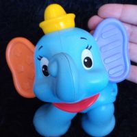 Бебешка играчка Fisher Price слонче Дисни Дъмбо , снимка 1 - Дрънкалки и чесалки - 45489942