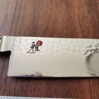 Японски нож Miyabi mizu 240мм Gyuto, снимка 5 - Прибори за хранене, готвене и сервиране - 45380574