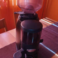 Професионална кафемелачка La San Marco , снимка 2 - Кафе машини - 44959203