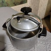Руска тенджера под налягане.6 литрова., снимка 1 - Съдове за готвене - 45685711
