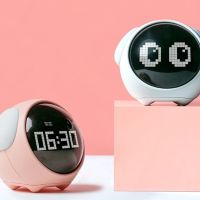 Емоджи часовник-аларма с голям цифров дисплей, снимка 1 - Детски - 45320232