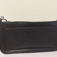 Чанта на Келвин Клайн няма дълга дръжка има джоб отпред , снимка 2 - Чанти - 45419630