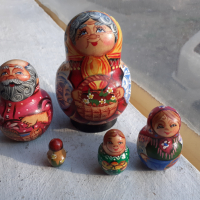Невероятна стара руска матрьошка баба дядо и внучета - уникална, снимка 1 - Антикварни и старинни предмети - 44959431