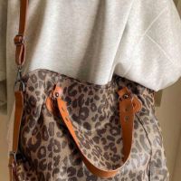 Модерна голяма тигрова чанта от екокожа, снимка 6 - Чанти - 45483679