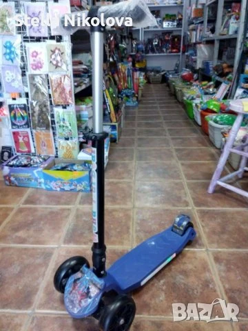 Тротинетка до 40кг,светеща и свиреща,Мах височина 85см, светещи гуми, снимка 1
