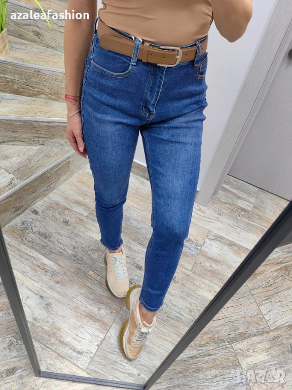 Дамски дънки момфит с колан, снимка 1