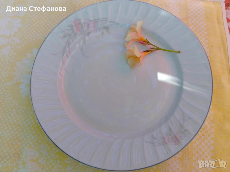 Кръгли порцеланови плата 30 см. - 8 лв брой, снимка 1