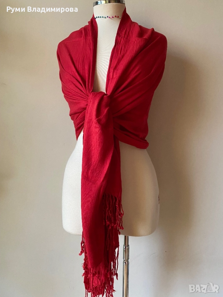 Червен шал от 100 % вискоза, снимка 1