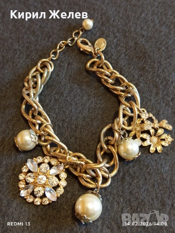 Ефектна гривна инкрустирана с блестящи кристали флорален мотив 12639, снимка 7 - Гривни - 53475399