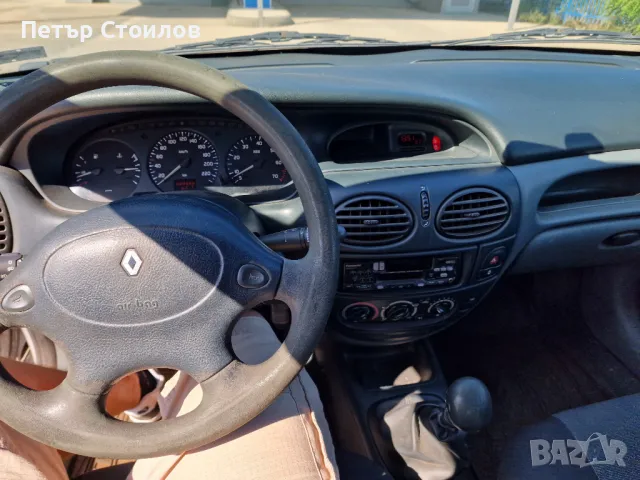 Renault Megane 1.6 Бензин 90к.с., снимка 13 - Автомобили и джипове - 47365562