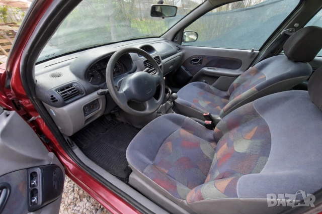 Продава се Renault Clio 1.2 бензин, 2000 г, снимка 2 - Автомобили и джипове - 54127942