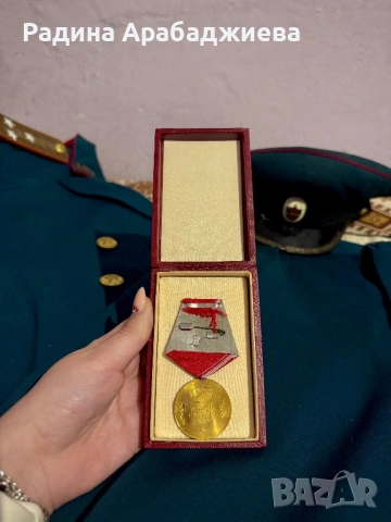 Пълен комплект парадна офицерска униформа БНА - Капитан / Артилерия + Юбилеен медал, снимка 6 - Антикварни и старинни предмети - 53802061
