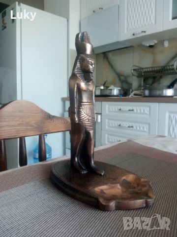Стилна и прекрасна,статуетка(пепелник) на велик фараон.Размерите са на снимките., снимка 1 - Статуетки - 46269245