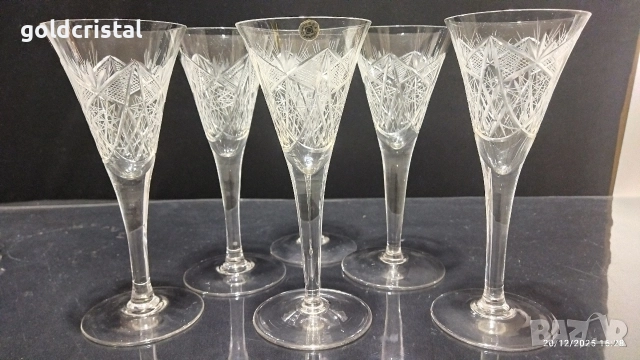 Кристални чаши , снимка 1 - Антикварни и старинни предмети - 42225219