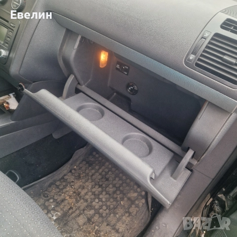 седалки,двигател и всякакви части от VW Touran 2006г, снимка 4 - Части - 52455756