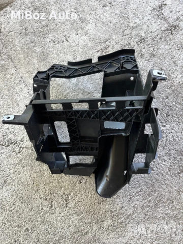 Рамка релета Фолксваген Голф 5 VW Golf , снимка 2 - Части - 50505814