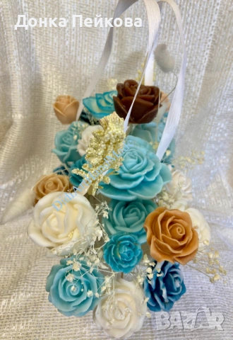 Луксозен букет от соеви свещи в тюркоаз и бяло – ръчна изработка, снимка 12 - Декорация за дома - 53516640