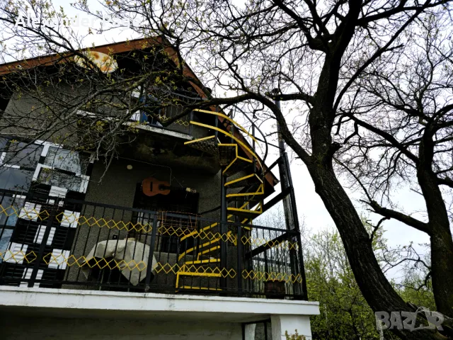 Вила с двор в гр. Русе, кв. Касева Чешма, Акациите, снимка 2 - Къщи - 50150490