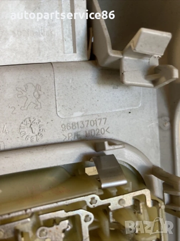 Вътрешна лампа за четене за Peugeot 5008 1.6 HDI (2012) 9681370177, снимка 3 - Части - 53743624