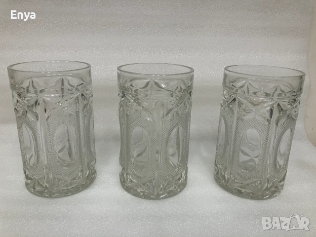 Чаши за безалкохолно от пресовано стъкло