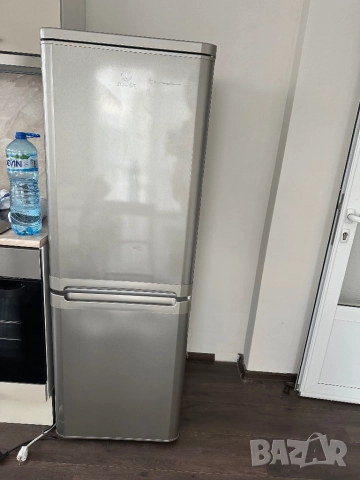 Хладиник с фризер Indesit  IBD 5515 S 1, снимка 4 - Хладилници - 52800448