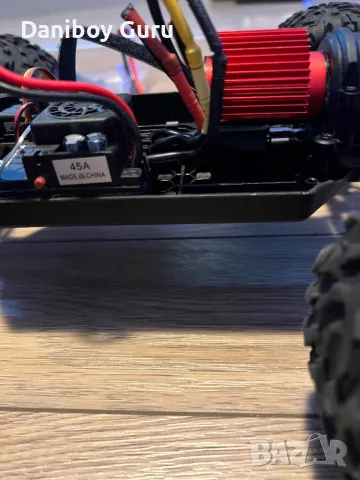 Hosim X 08 безчетков RC Cars 1:10 Високоскоростен 68+KM автомобил с дистанционно X-08 4WD Off Road, снимка 7 - Коли, камиони, мотори, писти - 50036980
