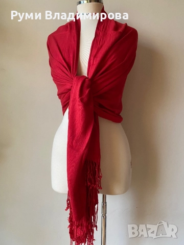 Червен шал