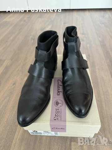 Обувки Clarks, снимка 3 - Дамски боти - 51150542