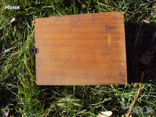 Стара Дървена кутия от времето на Соца със кръгло стъкло, снимка 5 - Антикварни и старинни предмети - 53726160