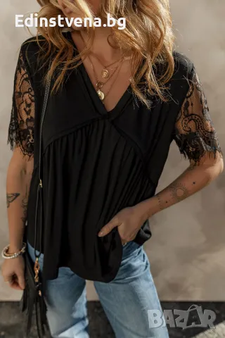 Дамски топ в черно с V-образно деколте и дантелени къси ръкави, снимка 1