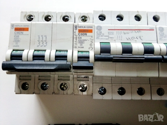 Електроапаратура от табло от хладилен агрегат, снимка 2 - Други машини и части - 52550913